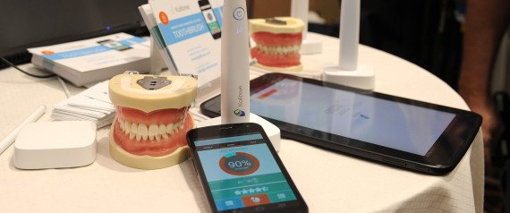 Les fameuses brosses à dents connectées, présentées au CES 2014. | AFP