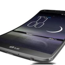 LG G Flex: le smartphone incurvé se plie à nos désirs