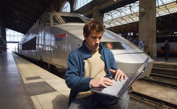 wifi-gratuit-usager-finance-publicite-lors-experimentation-gare-nord-9-avril-2003-1497958-616x380