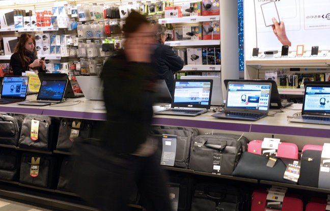 client-rayon-ordinateurs-fnac-paris